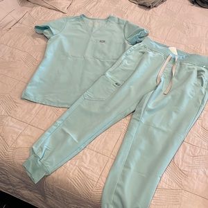 Figs Tiffany Color Scrub Set Catalina Top XSmall Zamora Joggers Small (regular)